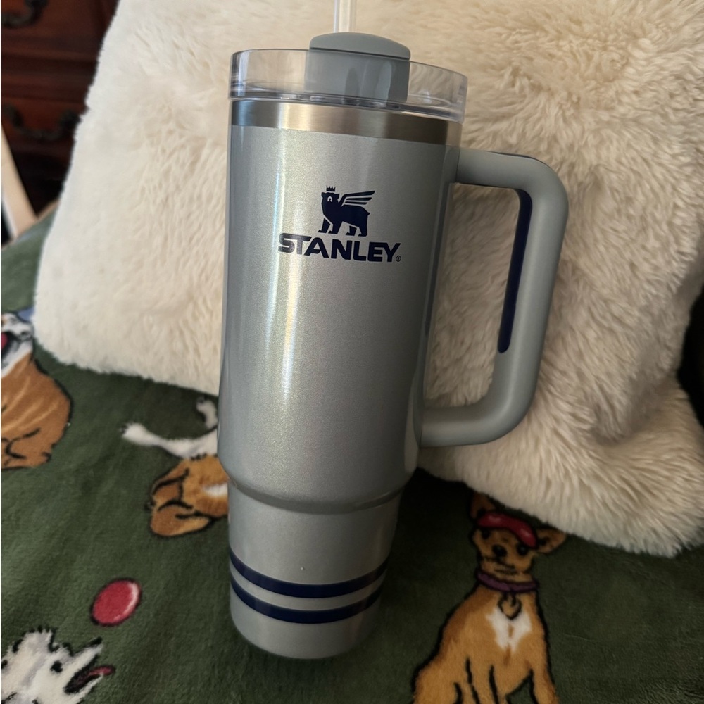 Stanley Silver Travel Mug with Handle 30 oz.